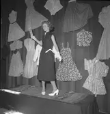 Flickskolan Kommunala, mannekänguppvisning.             9 juni 1952.