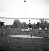 Fotboll, GIF - Ludvika på Strömvallen. 5 oktober 1952.
