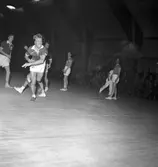Handboll Gästrikland - Västmanland i exercishallen, I 14.  12 november 1952.
