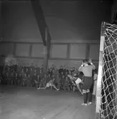 Handboll Gästrikland - Västmanland i exercishallen, I 14. 12 november 1952.
