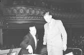 Dirigentelever på teatern. Två ungdomar debuterar.     23 september 1952.