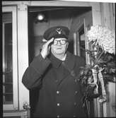 Spårvagnarnas sista tur. Avskedsfest vid lokstallarna.   19 oktober 1952. Reinhold Blixt.