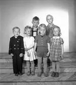Barn som ska till Rörberg koloni på sommaren.            15 maj 1952.