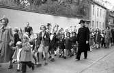 Söndagsskoletåg genom staden. Den 25 september 1949