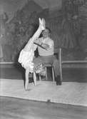 Furuviksbarnen tränas av Bodo West till sommaren 1950 i Folkets hus. Den 6 mars 1950