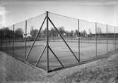 Tennisbana som är omgärdat med ett galvaniserat nätstaket från Gävle Galvan


