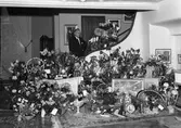 Ägare och VD på Gävle Galvan Arne Sjöströms 50 årsdag i hemmet, 25/12 1954.