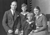 Handelsföreståndare G. Bergman med familj. Adress: Vegaplan 8