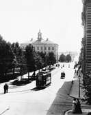 År 1909 öppnades spårvägen i Gävle och år 1956 tog epoken slut.
Korsningen Norra Kungsgatan och Nygatan.

















