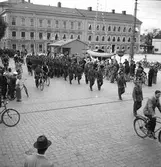 Ryssar på besök i Gävle. Juli 1945.