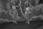Dansuppvisning. Den 1 juni 1943