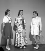 Sjöströms Fabriksbod. Mannekänguppvisning i Stadshuset. April 1946


