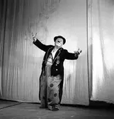 Utställningsrevyn. Teatern. November 1945





