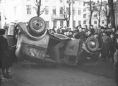Bilkollision på Bergsgatan. Den 15 April 1944





