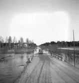 Reportage för Gefle Posten. Översvämningar. Ev i Hamrångetrakten. År 1937