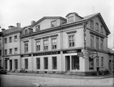 C Nordströms AB, 1944 möbelaffär och begravningsbyrå. Gösta Erikssons Vulcaniseringsverkstad. Den 13 september 1944.