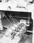 AB Svenska Rakklinga. Den 17 mars 1942. Swings rakblad tillverkades av Swing Ltd AB, grundat 1923 som AB Svensk Rakklinga. Emil Zeidlitz startade år 1914 rakbladsfabriken i Sandviken, Sveriges första, 1923 flyttade till Gävle. Swing var först med det rostfria rakbladet i Sverige, där tillverkades även rakapparater under namnet Swing. Firman hade cirka 100 anställda under 1940-talet. Kring årsskiftet 1952-1953 flyttade företaget tillbaka till Sandviken.