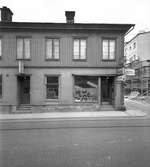 Juni 1954. Skor - Väskor. Södra Kungsgatan 17.
