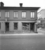 Juni 1954. Skor - Väskor. Södra Kungsgatan 17.
