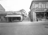 1950-tal. Norborgs Radio och Musik, Södra Kungsgatan 11, och Ohlins Päls, Södra Kungsgatan 9.


