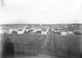 Den 23 oktober 1954. Fotot tagit från Folkskoleseminariets (Dövstumskskolans) tak. Staffanskyrkan och Brynässkolan i bakgrunden
