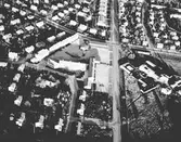 Flygfoto över bl.a Solängsskolan, Bo Fajans och Tennishallen



