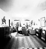 Vardagsrum. Den 21 januari 1957. Bilder för bok.




