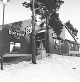 Konsumbutiken vid Kristinaplan. Den 21 januari 1957. Bilder för bok.







