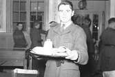 Den 11 december 1943. Soldathemmets Café.