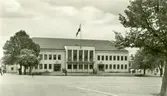 Stadshuset. Byggt 1942 och arkitekt var Göran Gerdsiö.