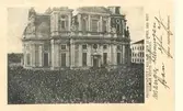 Vykort som visar protestmötet i Kalmar den 13 april 1903 mot Kalmar stifts indragning. Domkyrkan och Stortorget.