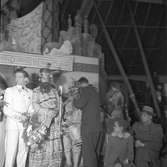 Furuviksparken invigdes pingstdagen 1936. Blommor till de medverkande


