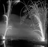 Furuviksparken invigdes pingstdagen 1936.

Nöjesfältet, badplatsen Sandvik och djurparken gjordes i ordning.

Fyrverkeri över badplatsen Sandvik

