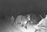 Militärer på väg hem från en manöver i Sollefteå. Mars 1949

