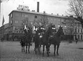 Riddare till häst på Stortorget

