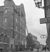 Fredstecken
Borttagning av fönsterluckor


juni 1945