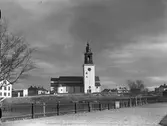 Staffans kyrka
på Stenebergshöjden, Brynäs.
Ritades av Knut Nordenskjöld och invigdes 1932.
En treskeppig kyrka vars torn, placerat vid nordvästra hörnet, kröns av en av Sveriges största torntuppar. I sydvästra hörnet ett vapenhus, huvudingången åt väster.