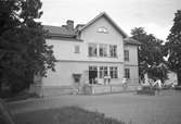 Stora Källbäck, Södertull. 1897 köpte Gävle stads fattigvård Stora Källbäck av enskilda barnhemmet Salem. Barnavårdsnämnden övertog år 1926 Källbäck och drev det som barnhem. (