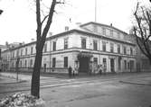 Gävle Arbetarföreningen
byggde år 1871 eget hus i två våningar.

1910 ersattes den tidigare teatersalongens scen med en filmduk och blev en biograf vid namn Olympia