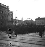 julgransmarknad på Stortorget

18 december 1942