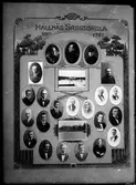 Hällnäs Skogsskola 1921 - 1922. Överstejägmästare: A. Sylvén
Jägmästare: Th. Arosenius; A. Elgstrand. Skogsrättare: Hj. Holmgren; J. A Östberg. E. Andersson, R. Jansson, N. R Ehlin, G. A Jacobsson, O. F Lundberg, Hj. Svensson, E. Johansson, C. Lundkvist, K. B Granström, G. E Jacobsson, P.A Öhrnell. I. Bergström, A. E Lundman, J. W Granström, J. Larsson, R. Rådström, E. Wikström
























