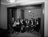 Gefle Posten
Moderata Kvinnoklubben

December 1937

