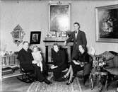 Sjöberg Erik Direktör
Familjegrupp tagen i hemmet

2 januari 1938

