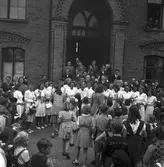 Seminariet examen för folkskollärare. 1947. Beställt av Elisabeth Gustafsson, Hultet Winnerstad, Motala. Åke Edfeldt, Marielund, Gagnef. Kjell Emanuelsson, Box 148, Dorotea. Sven-Eric Lindgren, Storgatan 43, Östersund. Reportage för Norrlands-Posten.