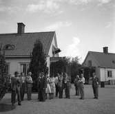 Bostadskongress. 9 augusti 1945. Ericssonska stiftelsen byggdes på 1920-och 1930-talet mellan Floragatan och Banérgatan som bostäder för äldre utan egna medel. Joh. och Elisabeth Ericssons donationsfond grundades genom testamente av grosshandlaren Emil Ericsson till minne av hans föräldrar. 24 lägenheter i fyra envånings-hus av trä invigdes, april 1928. Huvudbyggnaden i två våningar och två envåningshus av sten invigdes 1934 och anläggningen, ritad av Gunnar Wetterling. Samman-lagt 68 lägenheter med ett rum och kök, en samlingsal och vaktmästarbostad. Stiftelsens byggnader övergick 1981 i Gavlegårdarnas ägo. De har på senare tid använts som studentbostäder efter ombyggnad och restaurering. Envåningslängorna har byggts om till större hyres-lägenheter.