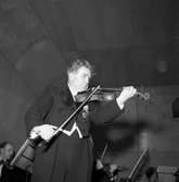 Konsertmästare Artur Verner. Februari 1945. På teatern.