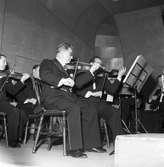 Konsertmästare Artur Verner. Februari 1945. På teatern.