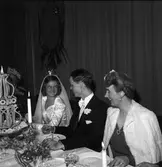 Brudparet Rainer och Berggren. April 1945. På mässen.