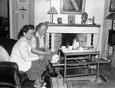 Reportage för Damernas Värld. Interiör från flera hem.  1944.