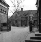 Reportage om polio. Bildsidan.
Epidemisjukhuset, Skolgatan 38.
23 april 1955.